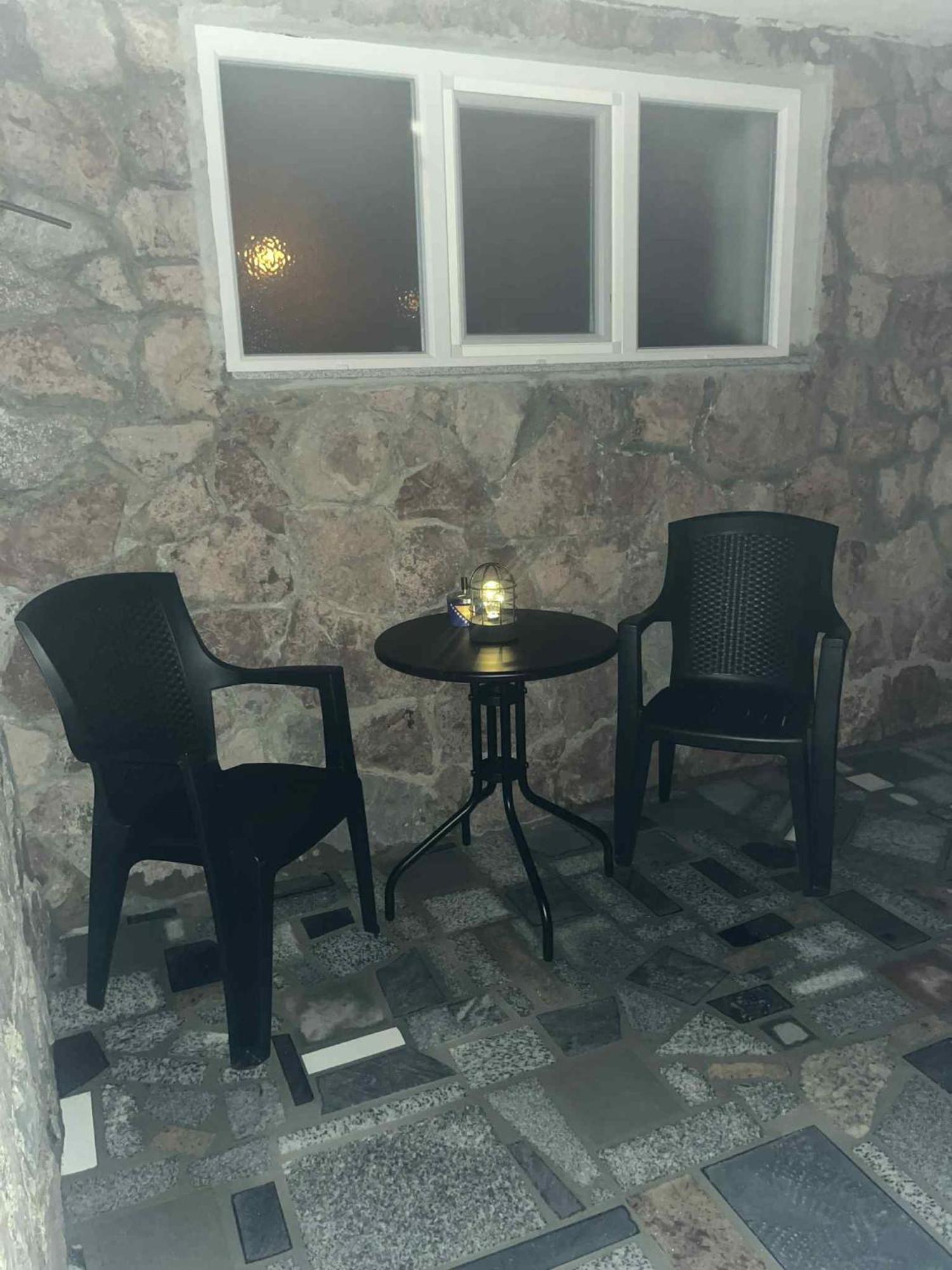 Studio Apartman Azra Kulen Vakuf Extérieur photo