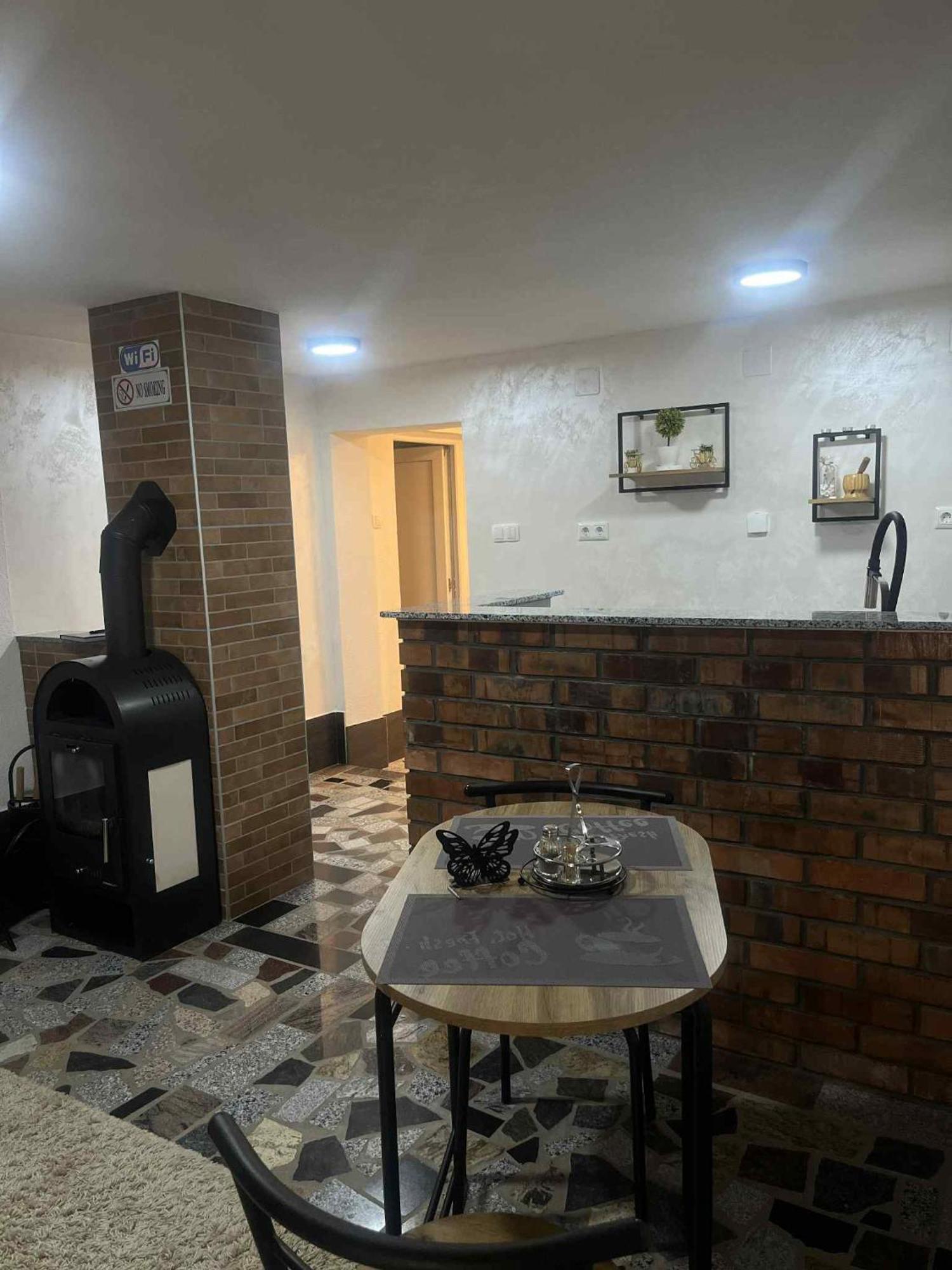 Studio Apartman Azra Kulen Vakuf Extérieur photo