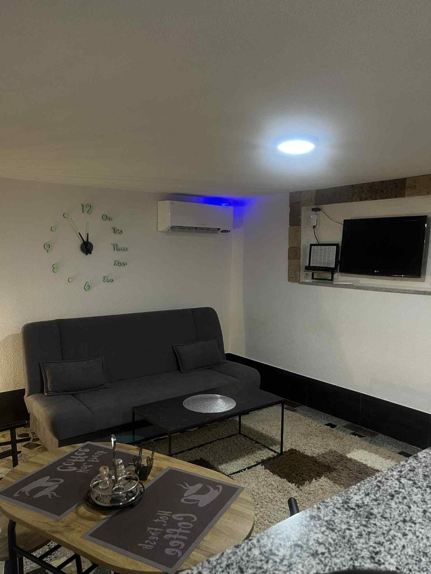 Studio Apartman Azra Kulen Vakuf Extérieur photo