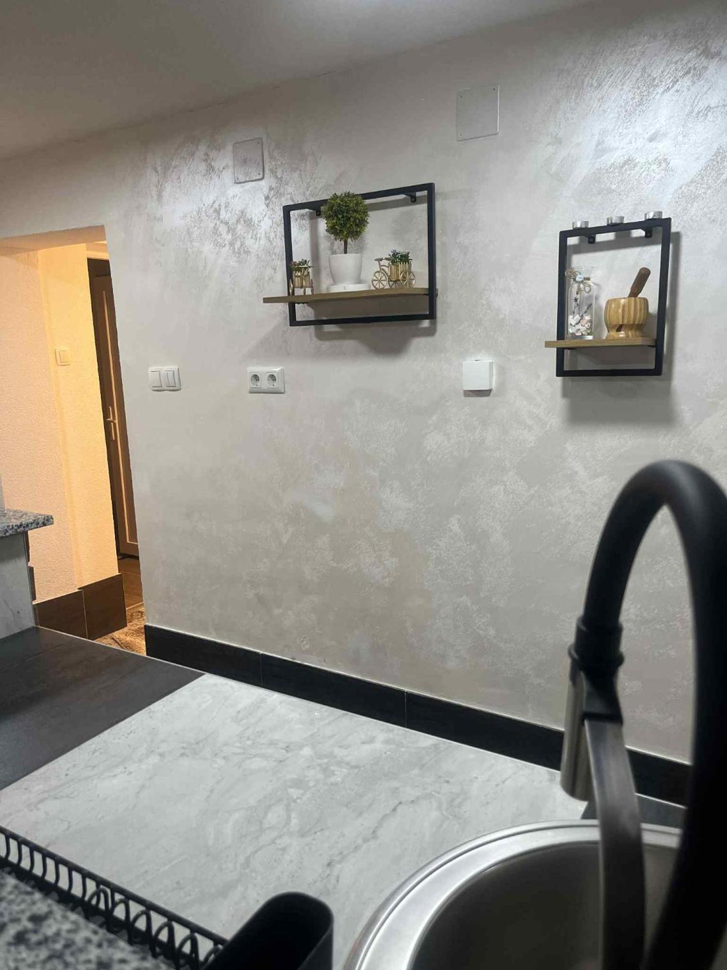 Studio Apartman Azra Kulen Vakuf Extérieur photo